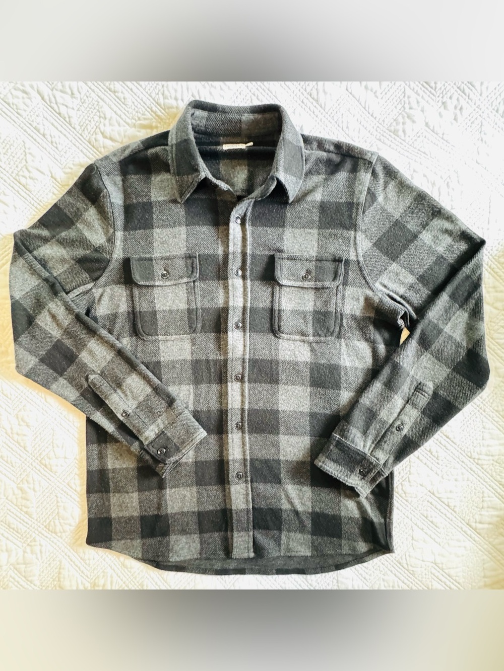 Faherty Legend Sweater Shirt Gray Black Buffalo Plaid Size Large EUC